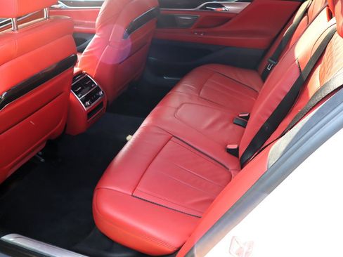 Used 2018 BMW 750i RWD image 20