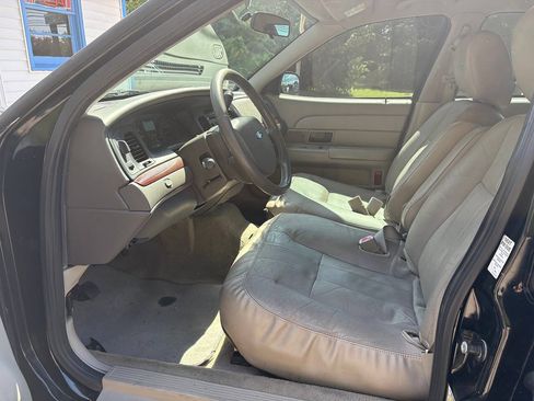 Used 2011 Ford Crown Victoria LX w/ Comfort Appearance Pkg RWD image 10