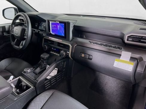 Certified 2025 Toyota Tacoma SR5 AWD/4WD image 24