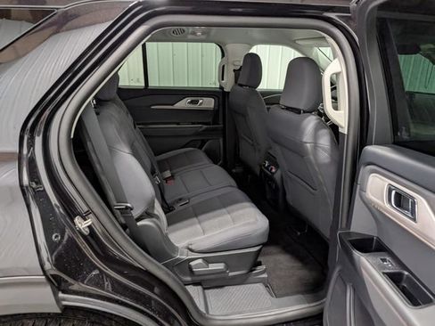 Used 2025 Ford Explorer Active AWD/4WD image 26