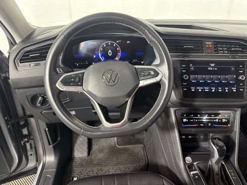Used 2024 Volkswagen Tiguan SE w/ Panoramic Sunroof Package AWD/4WD image 12