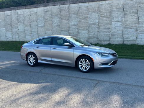 Used 2017 Chrysler 200 Limited w/ Driver Assist Package FWD image 7