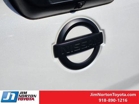 Used 2017 Nissan Titan PRO-4X w/ Pro-4x Convenience Package AWD/4WD image 12