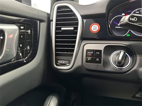 Used 2021 Porsche Cayenne image 16