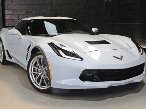 Used 2018 Chevrolet Corvette Grand Sport image 8