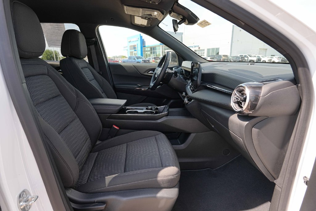 Used 2026 Chevrolet Equinox LT AWD/4WD image 23