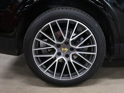 Used 2019 Porsche Cayenne image 38