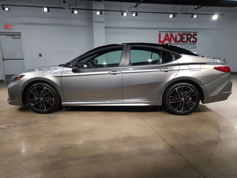 Used 2025 Toyota Camry XSE FWD image 4