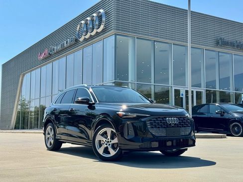 New 2025 Audi Q5 Prestige image 2