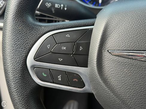 Used 2020 Chrysler Voyager Lxi FWD image 23