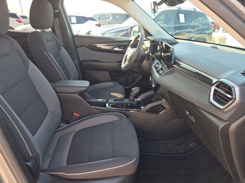 Used 2024 Chevrolet TrailBlazer LT FWD image 22