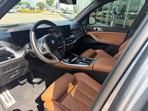 Used 2024 BMW X5 xDrive40i w/ M Sport Package AWD/4WD image 17
