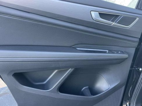 Certified 2024 Volkswagen Atlas Cross Sport SE FWD image 12
