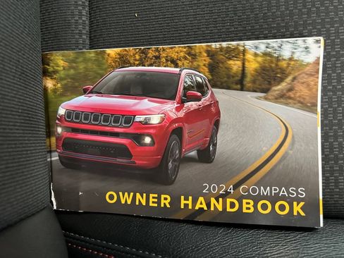 Used 2024 Jeep Compass Trailhawk AWD/4WD image 30