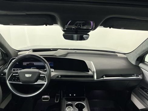 Certified 2026 Cadillac Vistiq Premium Luxury w/ LPO, Floor Liner Package AWD/4WD image 20