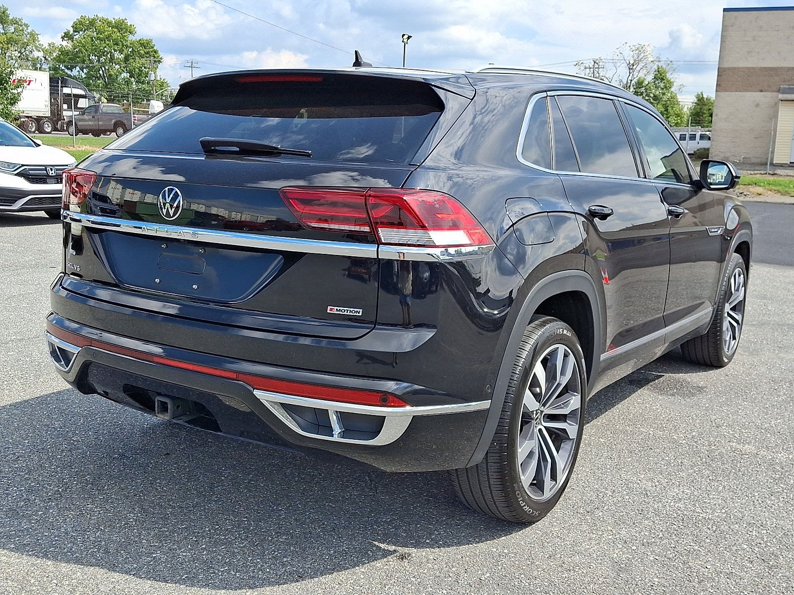 Used 2021 Volkswagen Atlas Cross Sport SEL Premium R-Line AWD/4WD image 6