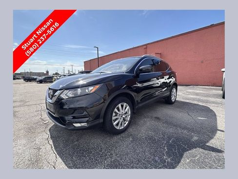 Used 2021 Nissan Rogue Sport SV FWD image 1