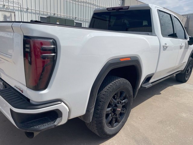 Used 2025 GMC Sierra 2500 AT4 w/ AT4 Premium Plus Package AWD/4WD image 8