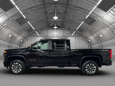 Used 2021 Chevrolet Silverado 2500 Custom w/ Custom Value Package AWD/4WD image 2
