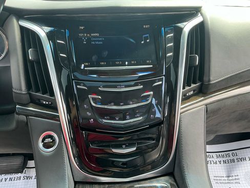 Used 2016 Cadillac Escalade Platinum AWD/4WD image 21