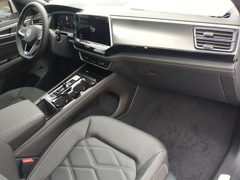 New 2026 Volkswagen Atlas Cross Sport SE image 13