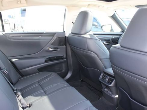 Certified 2025 Lexus ES 300h w/ Accessory Package (Z2) FWD image 7