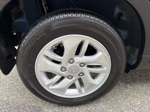 Used 2025 Hyundai Venue SE image 36