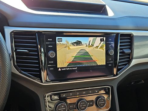 Used 2022 Volkswagen Atlas SEL Premium image 17