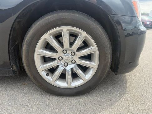 Used 2012 Chrysler 300 C image 4