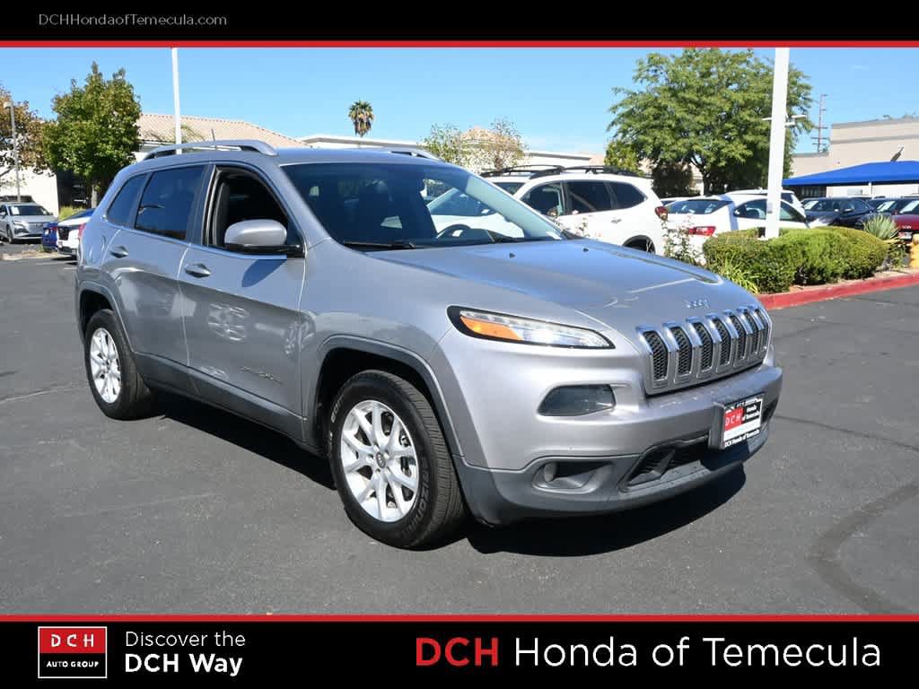 Used 2017 Jeep Cherokee Latitude w/ Safety/Convenience Group FWD image 3