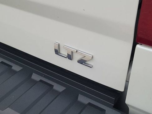 Used 2017 Chevrolet Silverado 1500 LTZ Z71 w/ LTZ Plus Package AWD/4WD image 6