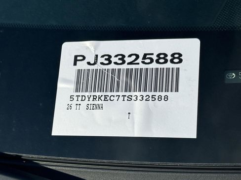 Certified 2026 Toyota Sienna XLE FWD image 15