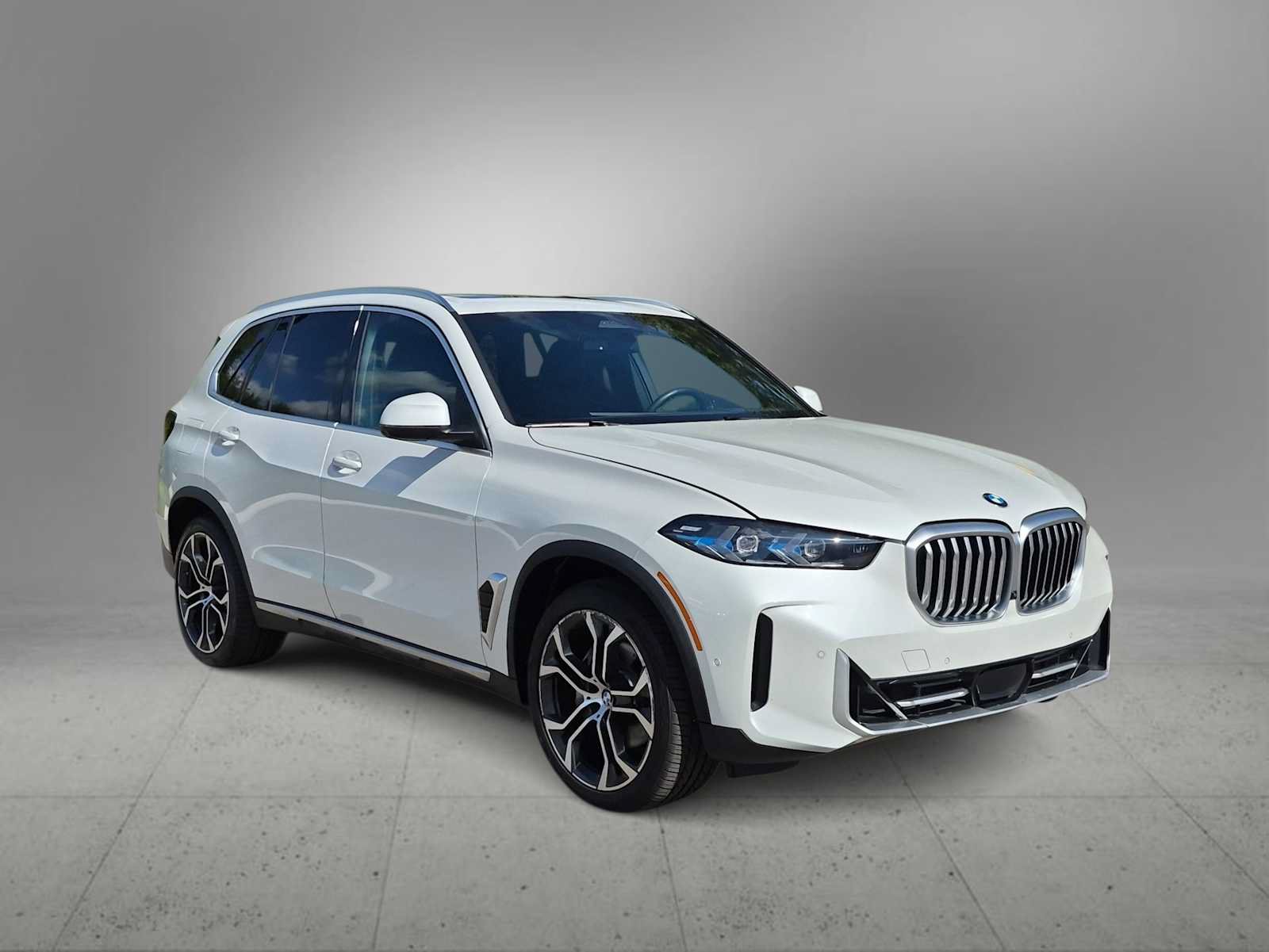 Used 2025 BMW X5 xDrive40i w/ Parking Assistance Package AWD/4WD image 2