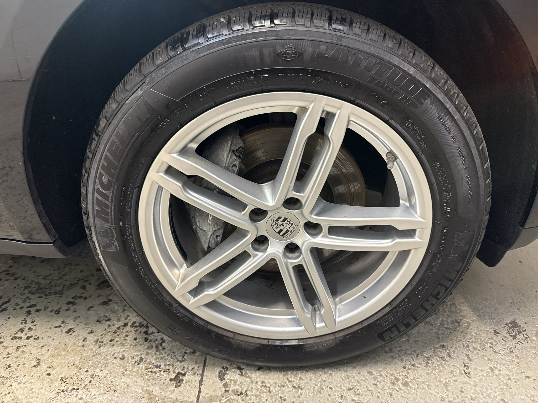 Used 2018 Porsche Macan AWD/4WD image 37
