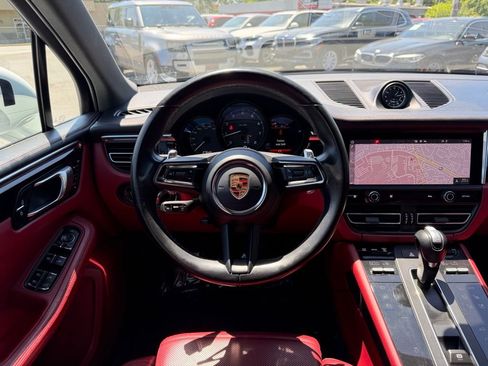 Used 2023 Porsche Macan AWD/4WD image 30