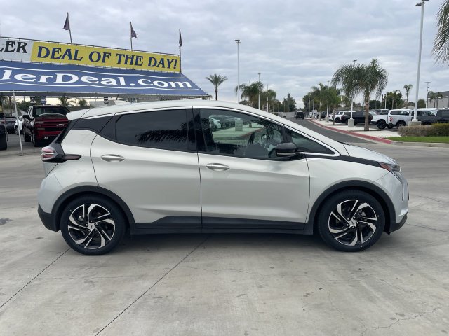 Used 2023 Chevrolet Bolt LT w/ Infotainment Package FWD image 9