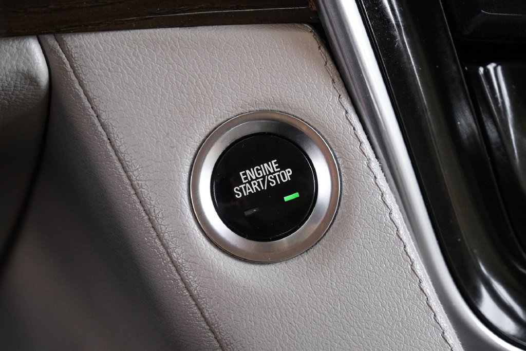 Used 2019 Cadillac Escalade ESV Luxury AWD/4WD image 18