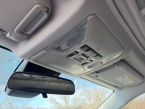 Used 2021 Toyota RAV4 XLE Premium image 20