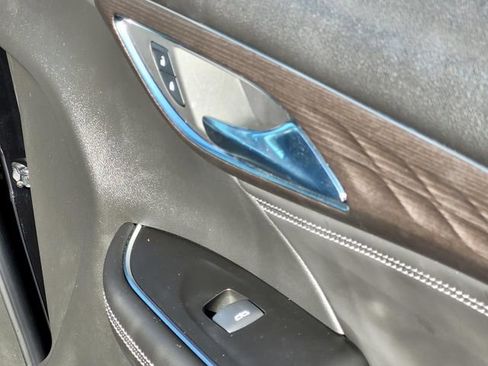 Used 2021 Buick Envision Avenir w/ Technology Package II image 26