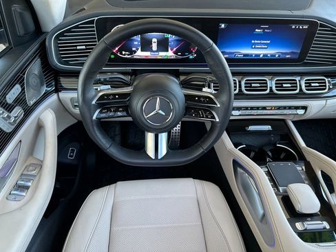 Used 2025 Mercedes-Benz GLS 450 4MATIC image 13