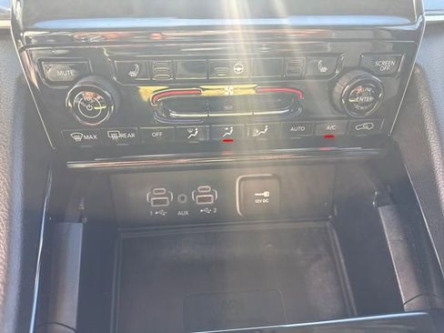 Used 2023 Jeep Grand Cherokee L Laredo w/ Luxury Tech Group I image 34