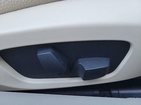 Used 2011 BMW 335i Convertible image 19