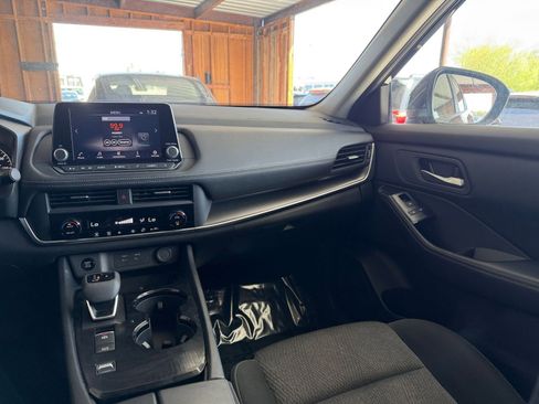 Used 2025 Nissan Rogue SV FWD image 37