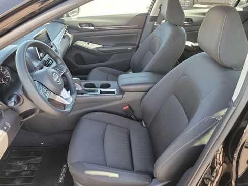 Used 2025 Nissan Altima 2.5 SV FWD image 16