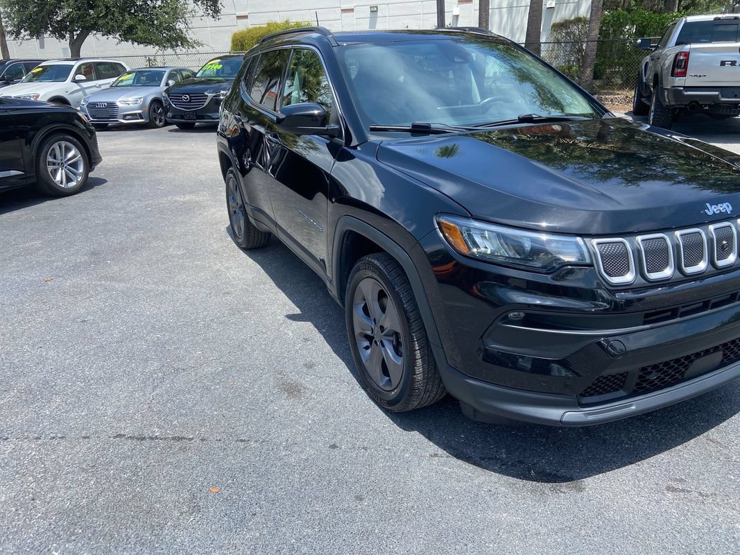 Used 2022 Jeep Compass Latitude w/ Sun and Sound Group AWD/4WD image 4