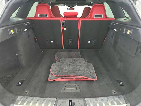 Used 2020 Jaguar F-PACE SVR image 30