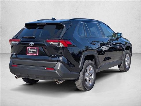 Used 2025 Toyota RAV4 XLE FWD image 5