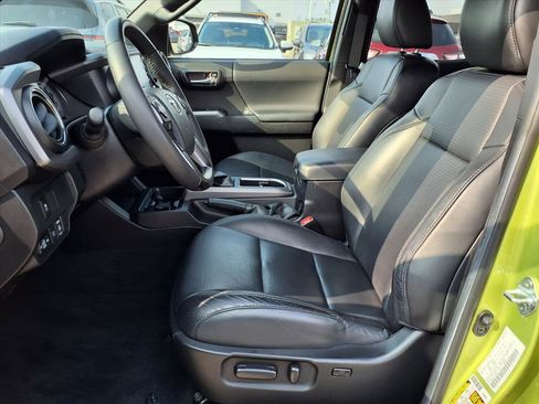 Used 2023 Toyota Tacoma TRD Off-Road image 17