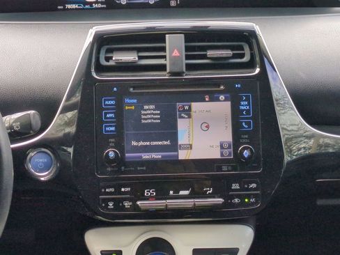 Certified 2016 Toyota Prius Three image 17