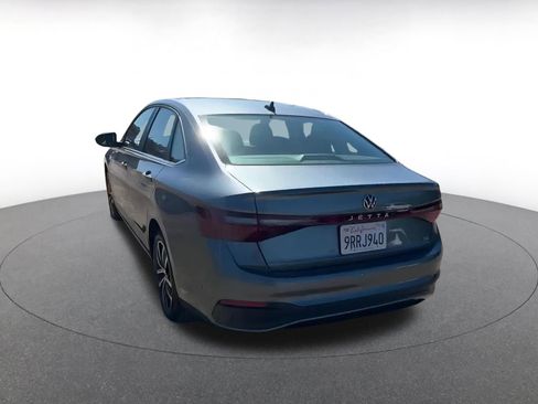 Used 2025 Volkswagen Jetta SE image 11